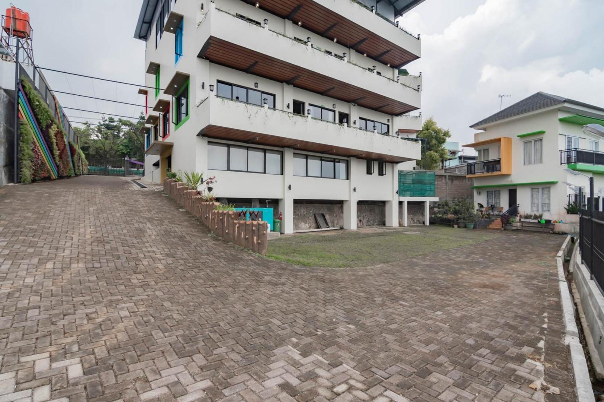 Urbanview Hotel Mamifokobo Puncak By Reddoorz Sindanglaya Экстерьер фото