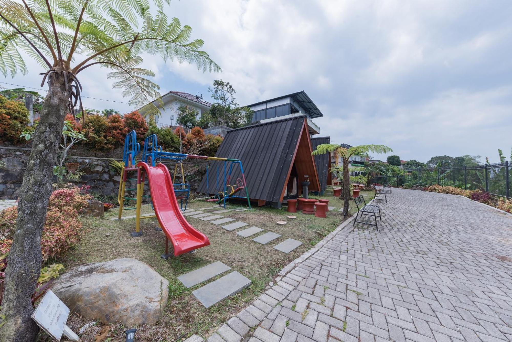 Urbanview Hotel Mamifokobo Puncak By Reddoorz Sindanglaya Экстерьер фото