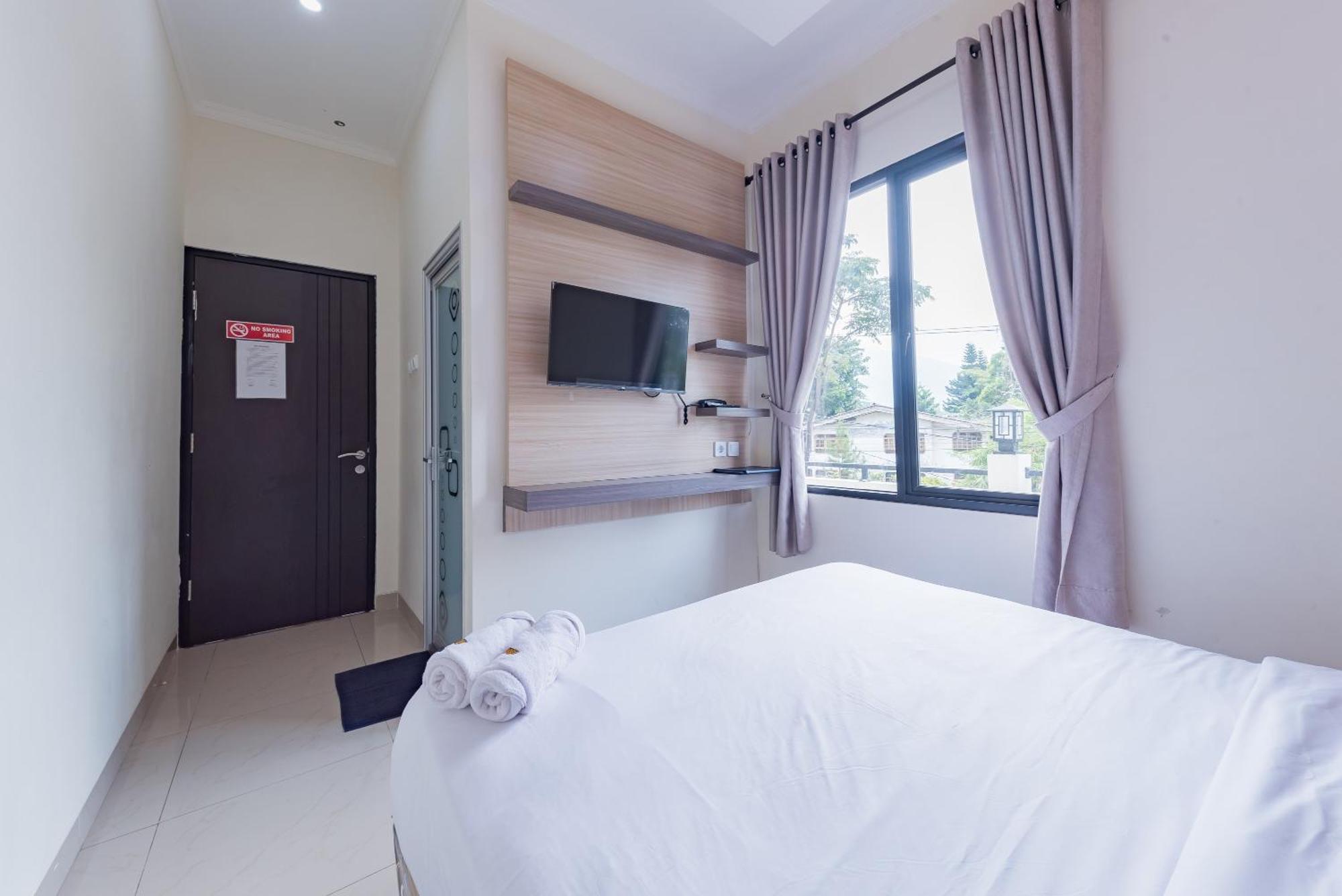 Urbanview Hotel Mamifokobo Puncak By Reddoorz Sindanglaya Экстерьер фото